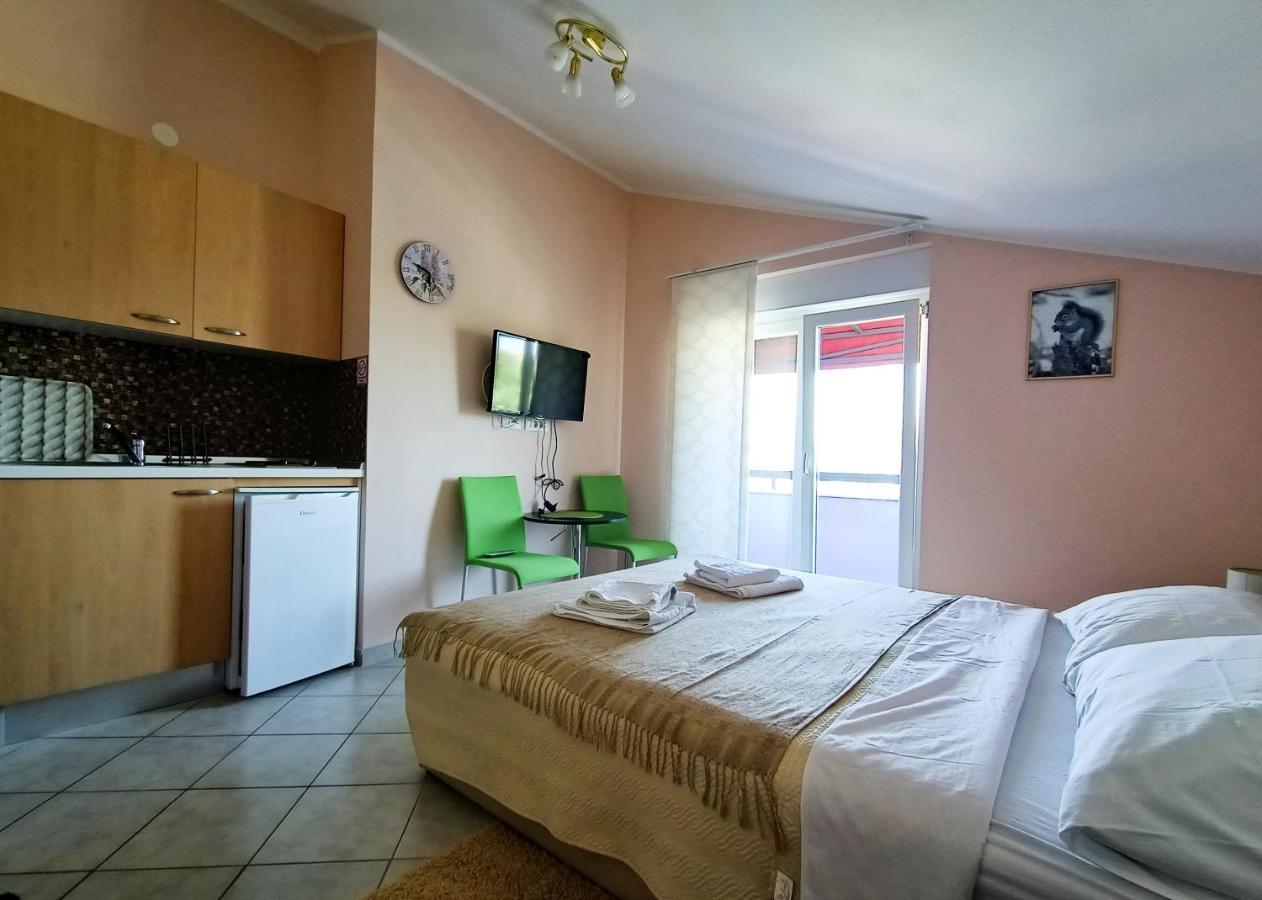 Aparthotel Viola Пьешчана-Увала Экстерьер фото